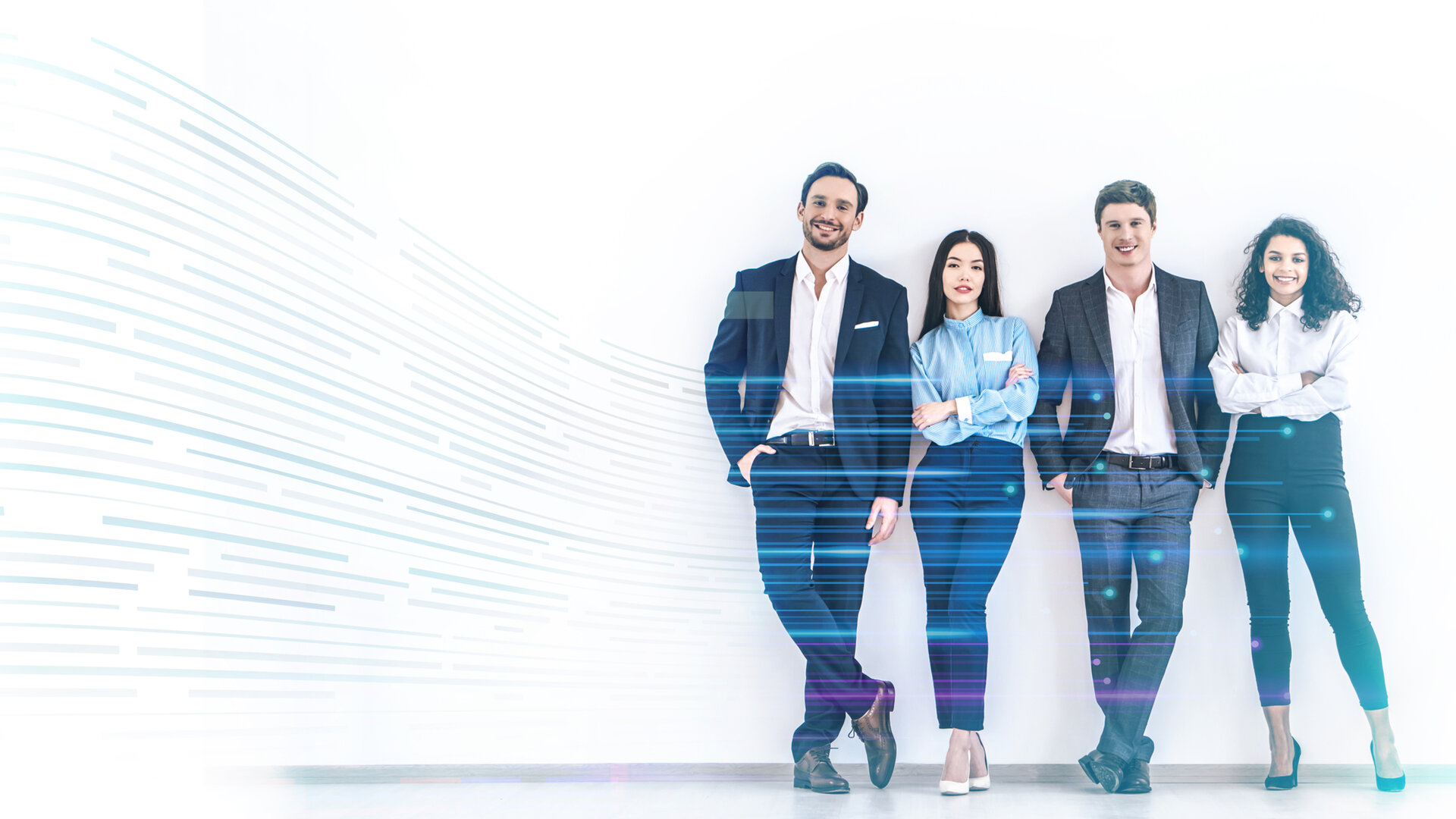 Vier Geschäftsleute vor hellem Hintergrund.